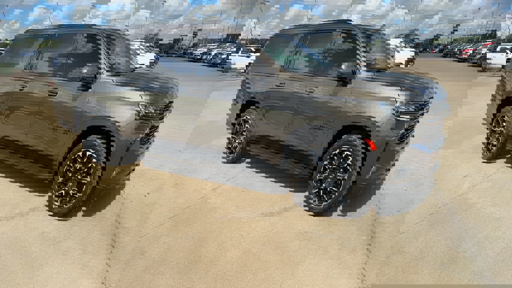 2021 Chevrolet Suburban RST photo 2
