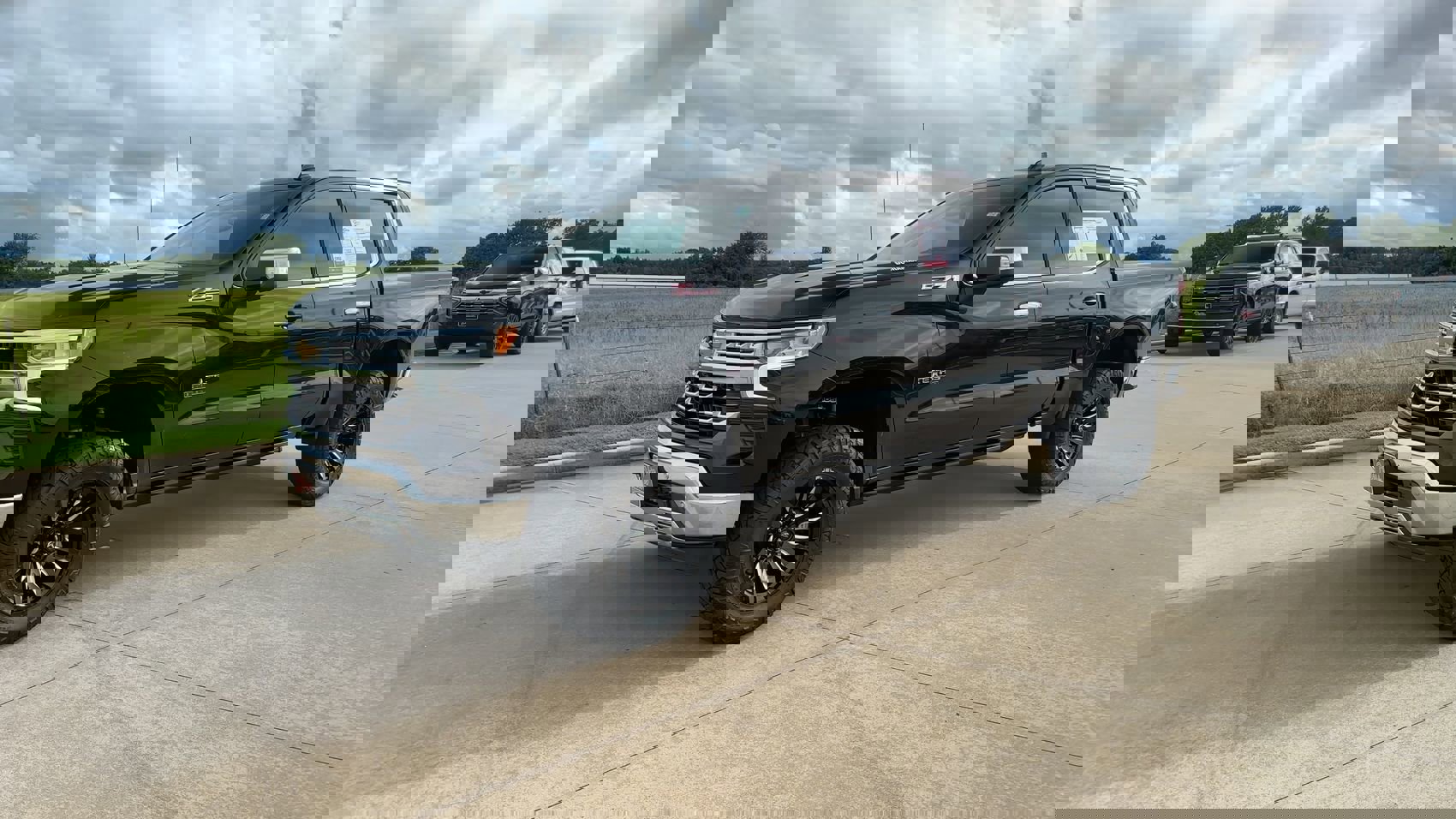 2023 Chevrolet Silverado 1500 LTZ photo 4