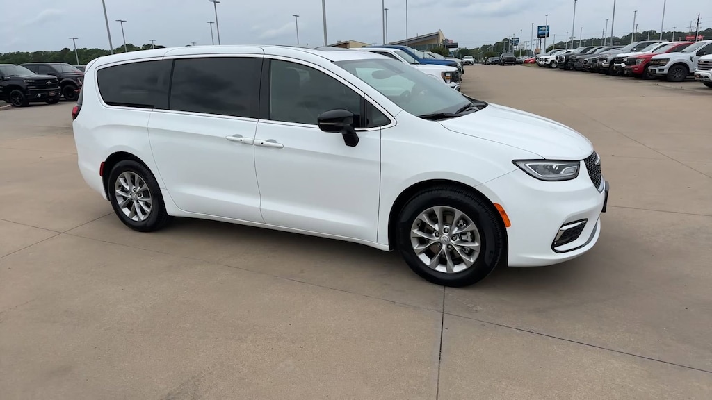Used 2026 Chrysler Pacifica Limited Limited FWD