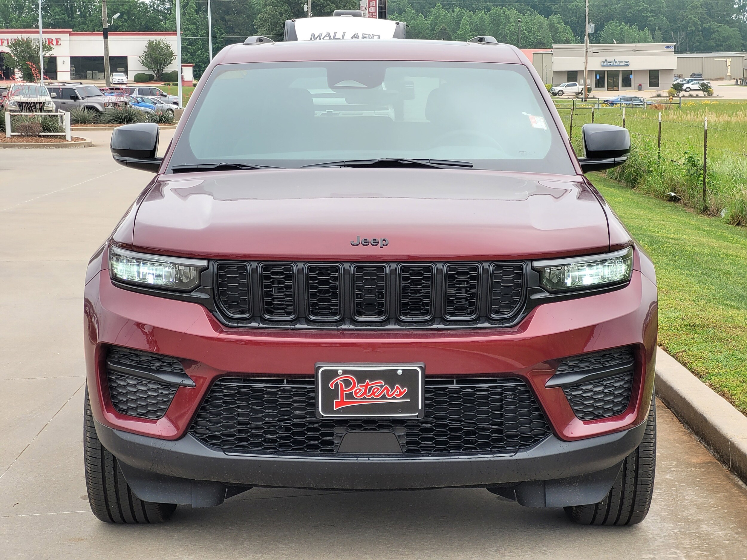 2025 Jeep Grand Cherokee Laredo Sport photo 2