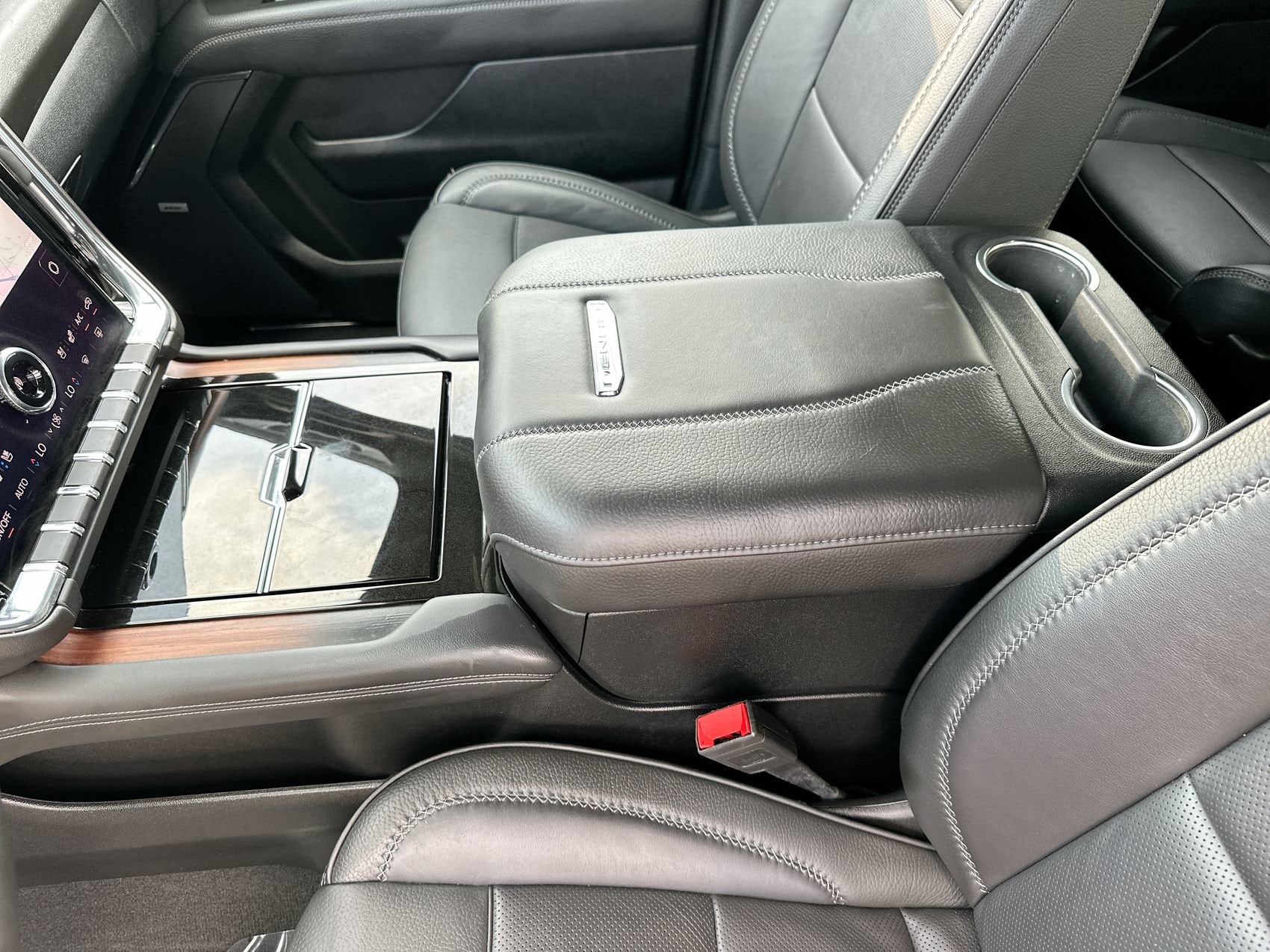 2025 GMC Yukon Denali - Photo 21
