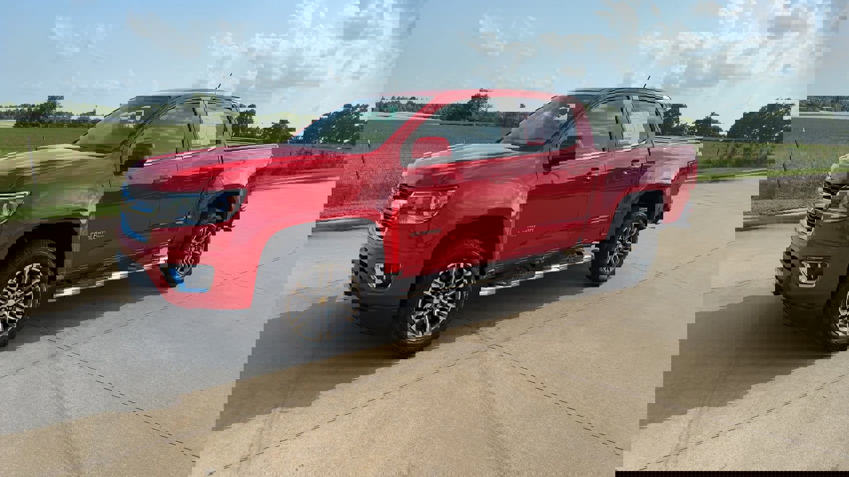 2019 Chevrolet Colorado LT photo 4
