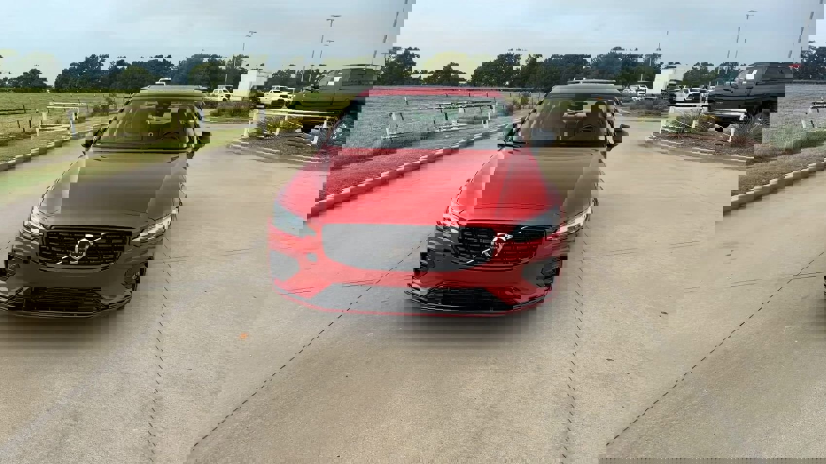 2024 Volvo S60 B5 AWD Core photo 3