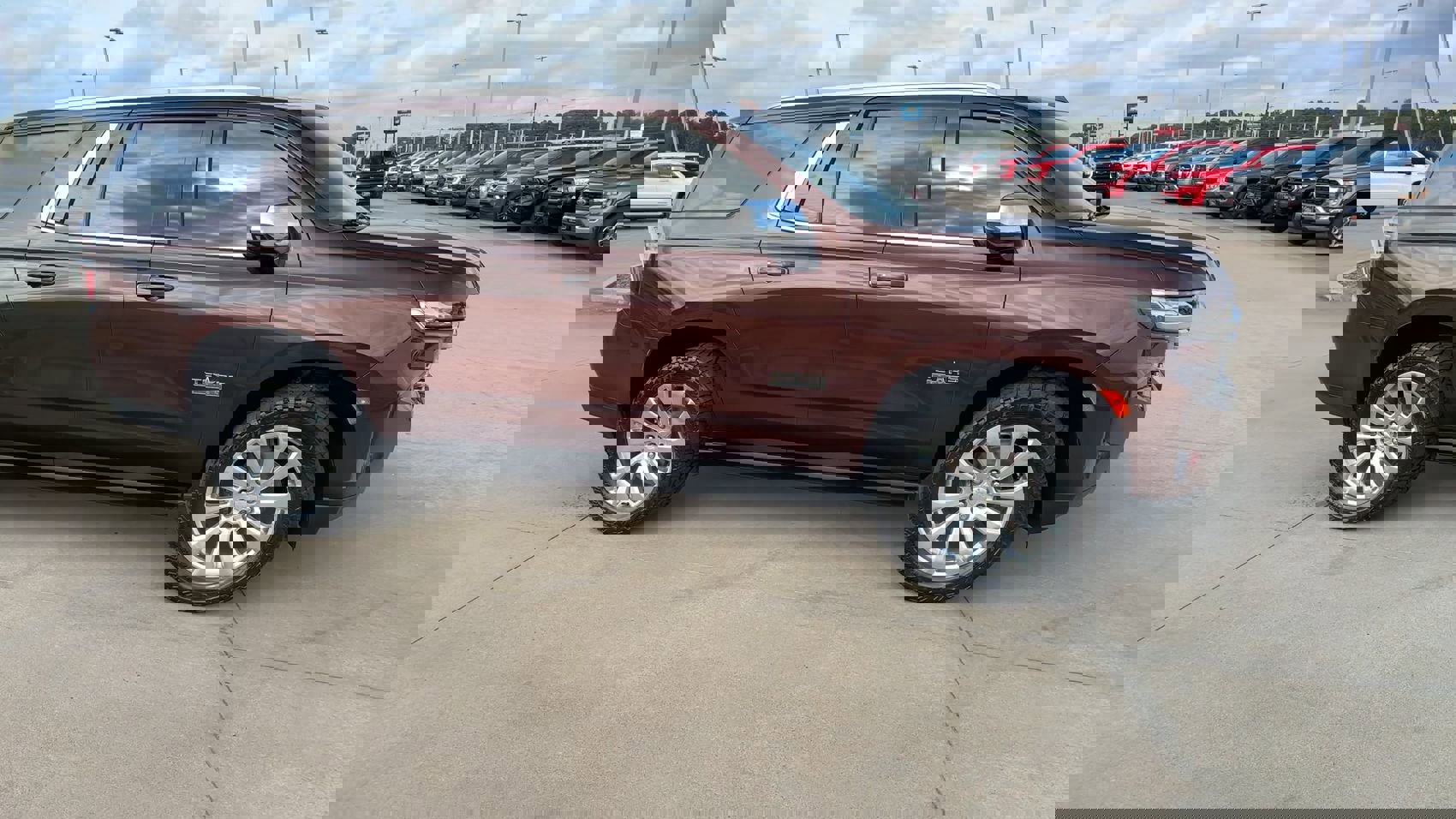 2023 Chevrolet Tahoe Premier photo 2