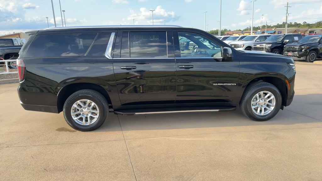 Used 2025 Chevrolet Suburban LT 4WD LT