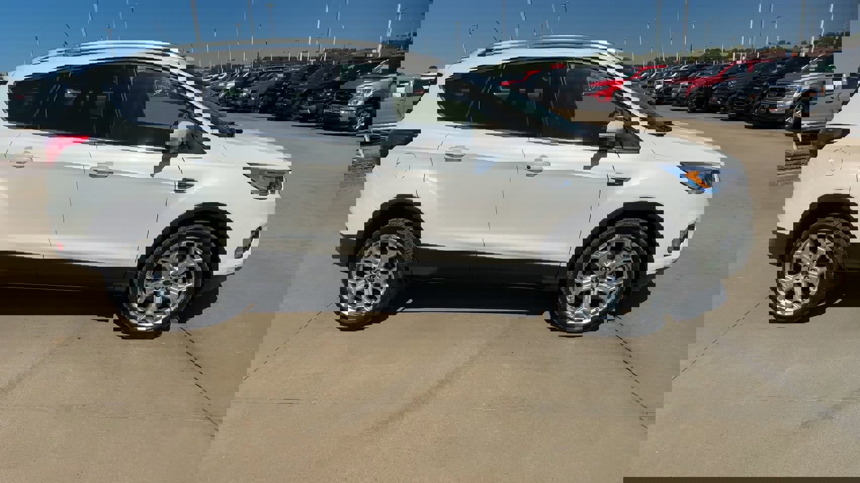 2019 Ford Escape Titanium photo 2