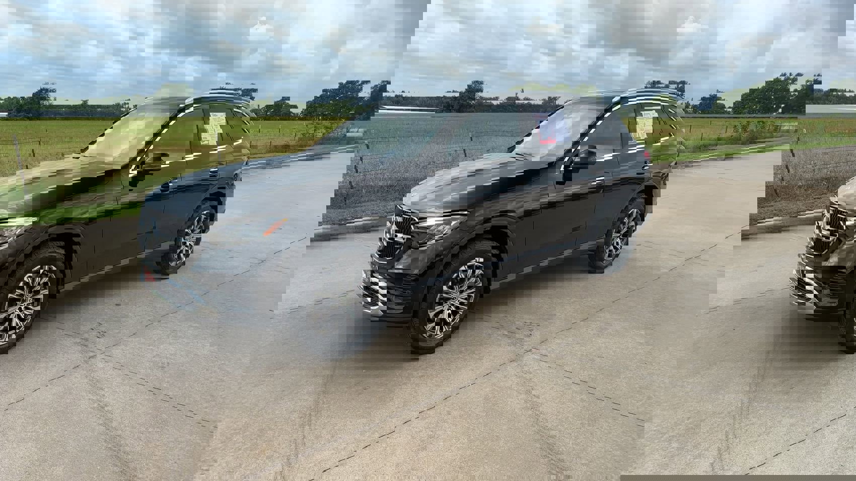 2024 Mercedes Benz GLC 300 photo 4