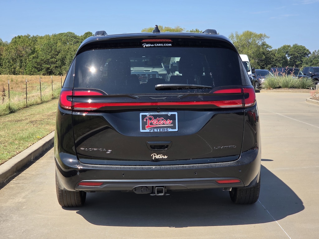 New 2027 Chrysler Pacifica Limited Passenger Van
