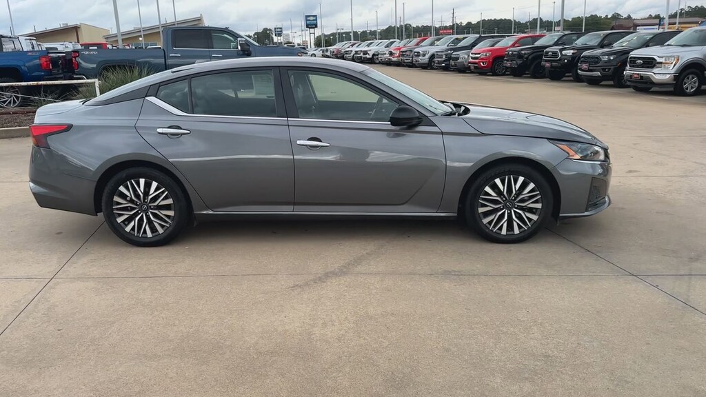 Used 2024 Nissan Altima 2.5 SV Sedan