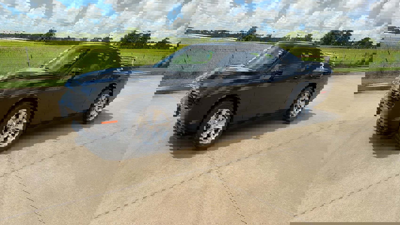 2023 Dodge Challenger SXT photo 4