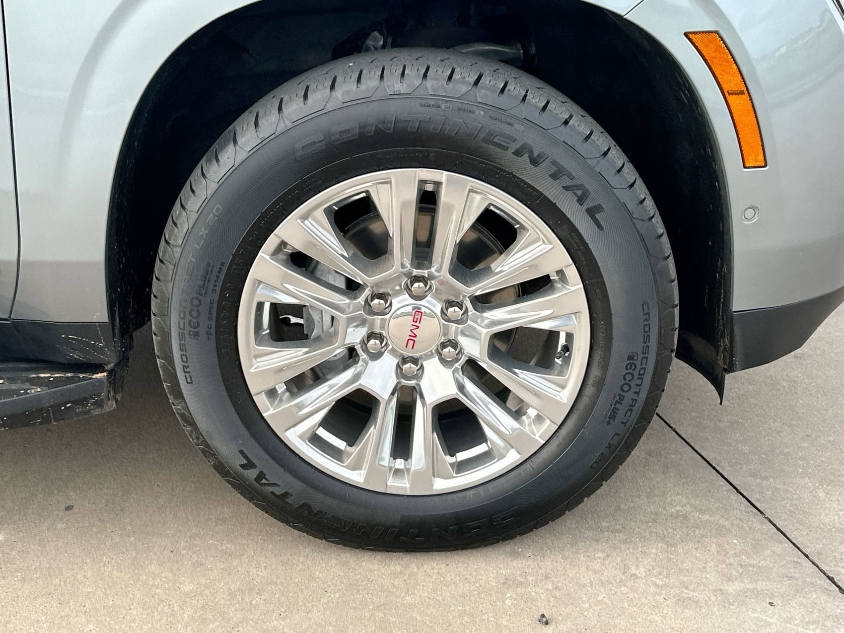 2025 GMC Yukon Denali - Photo 10