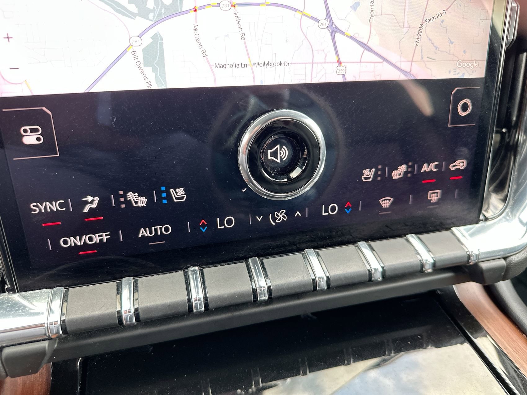 2025 GMC Yukon Denali - Photo 19