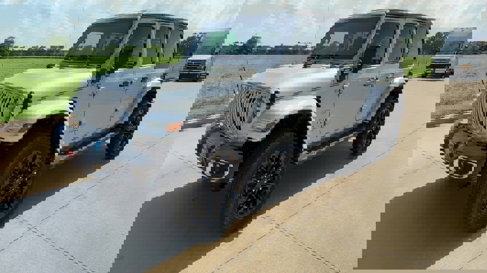 2023 Jeep Wrangler Sahara photo 4