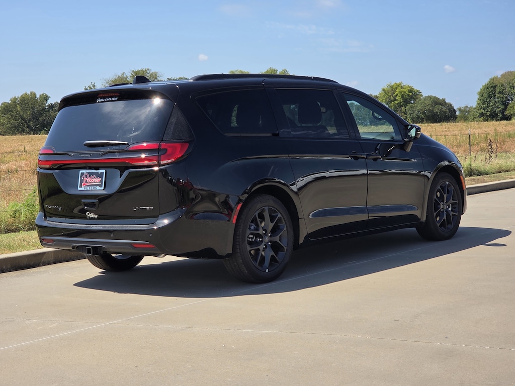 New 2027 Chrysler Pacifica Limited Passenger Van