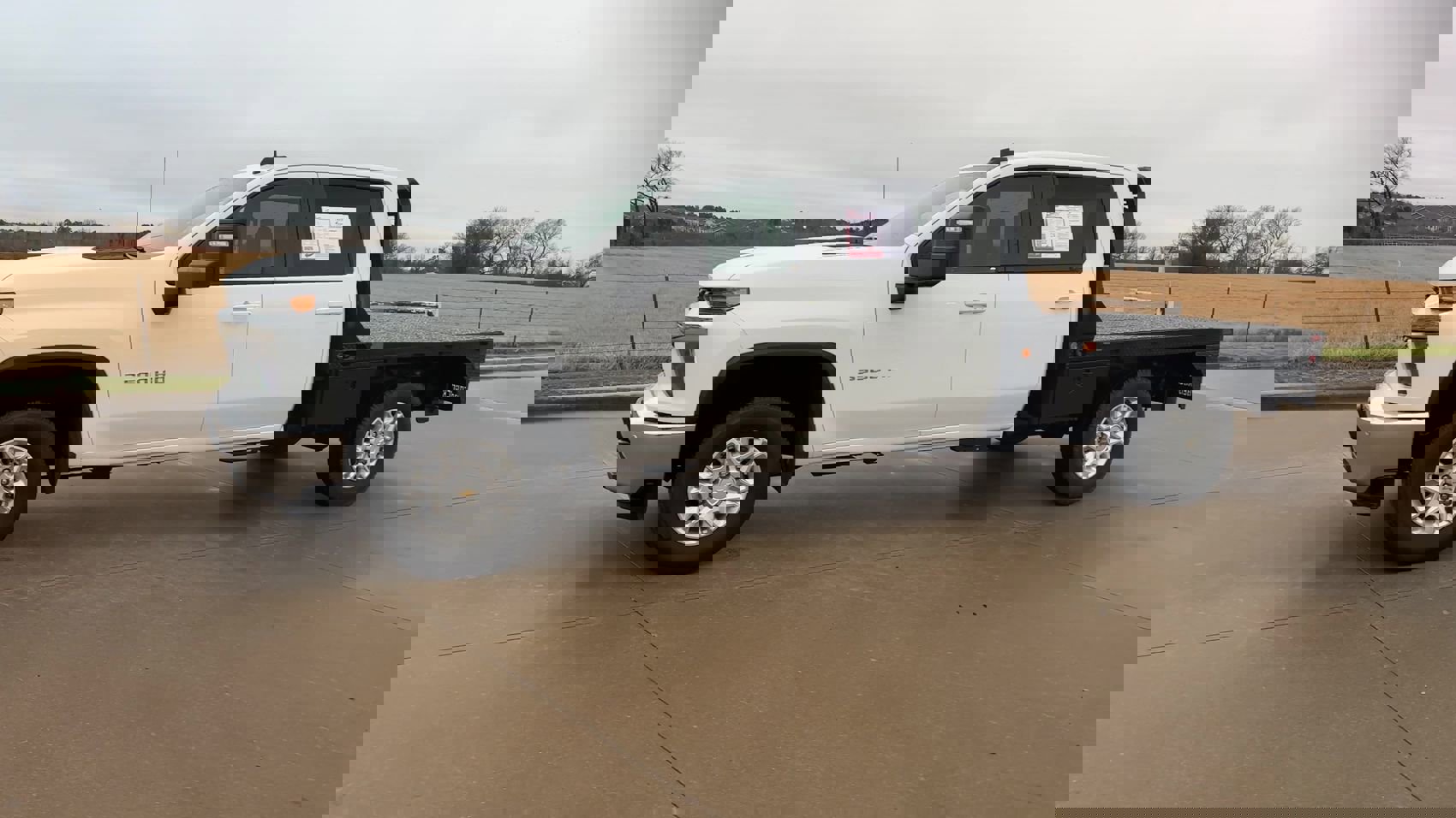 2022 Chevrolet Silverado 3500HD LT photo 4