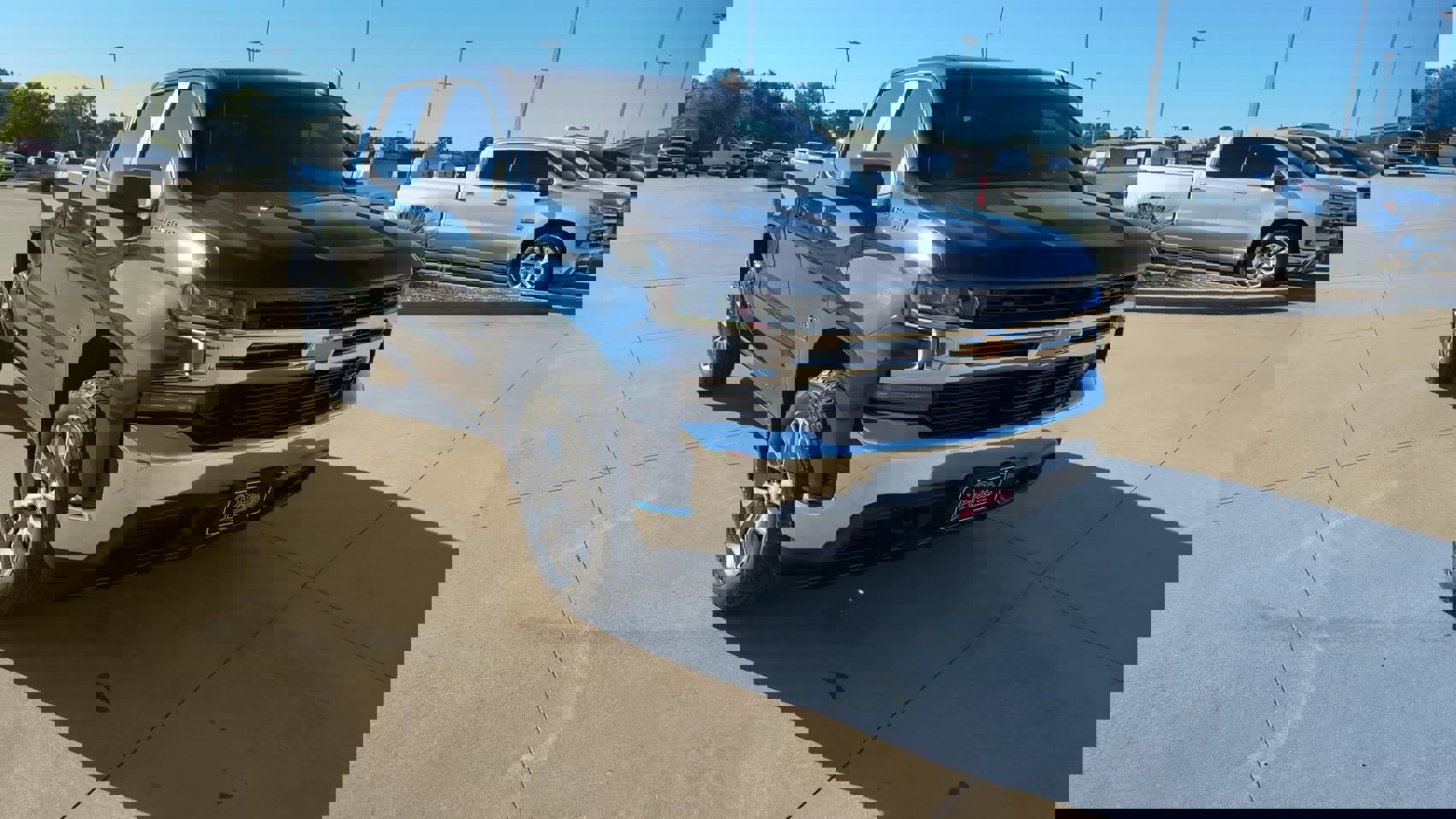 2021 Chevrolet Silverado 1500 LT photo 3