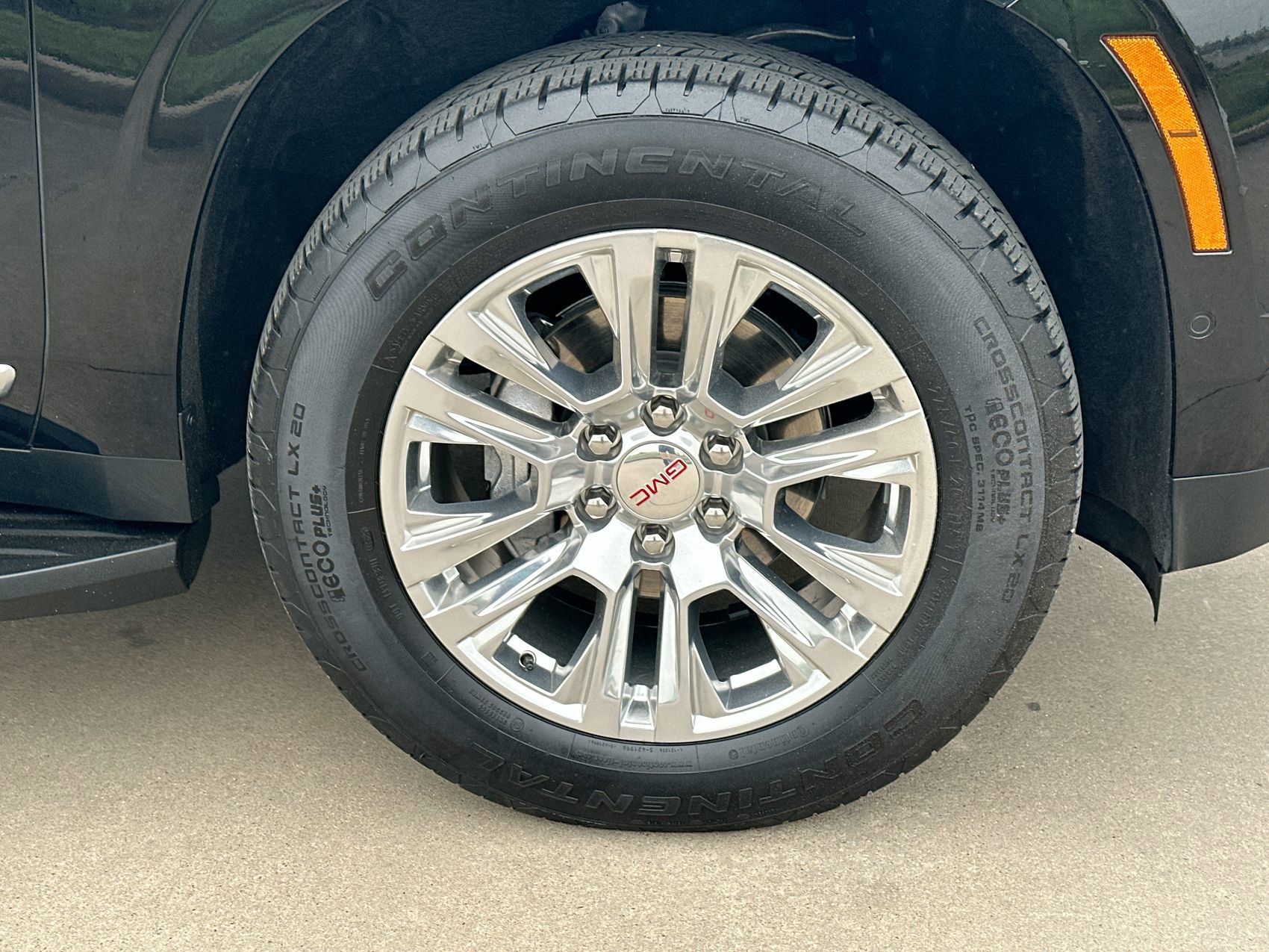 2025 GMC Yukon Denali - Photo 10