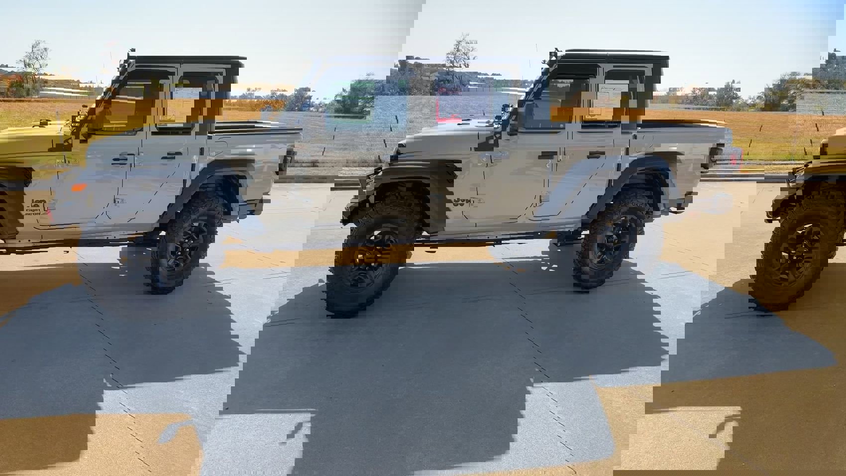 2020 Jeep Gladiator Sport photo 4