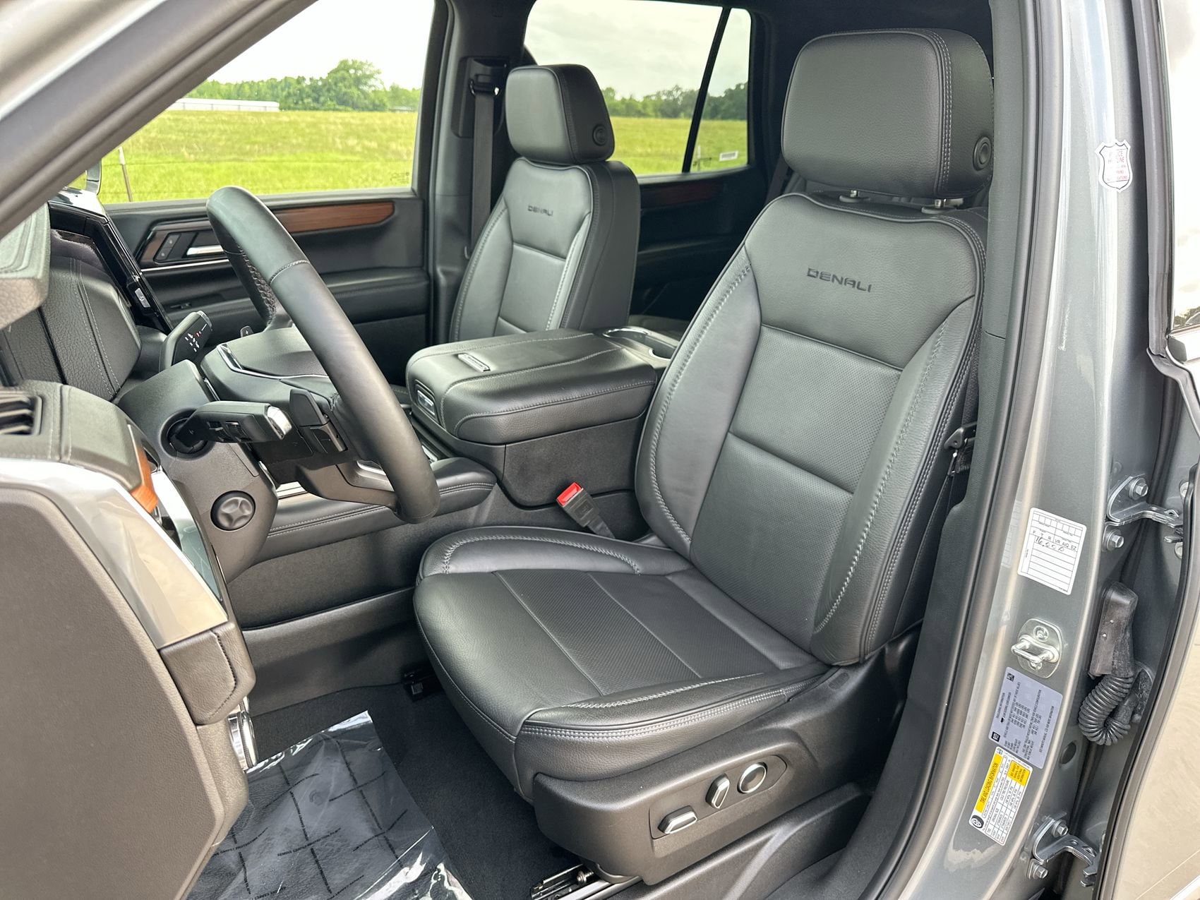 2025 GMC Yukon Denali - Photo 11