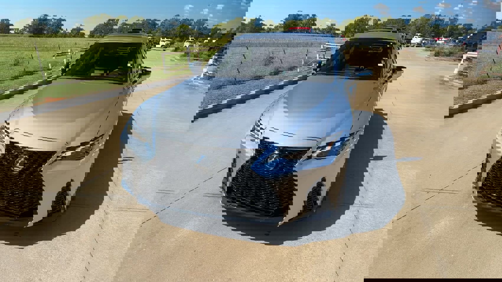 2025 Lexus IS 350 F SPORT photo 4