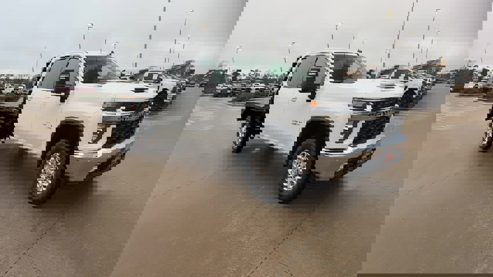 2022 Chevrolet Silverado 3500HD LT photo 2