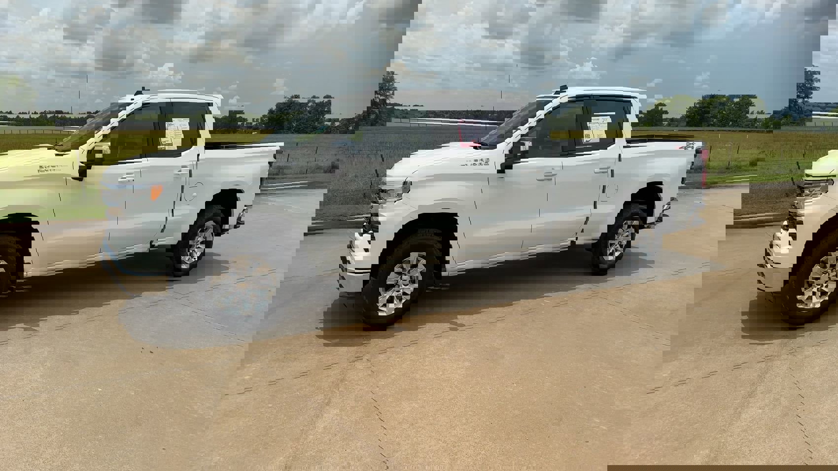 2023 Chevrolet Silverado 1500 LT photo 4