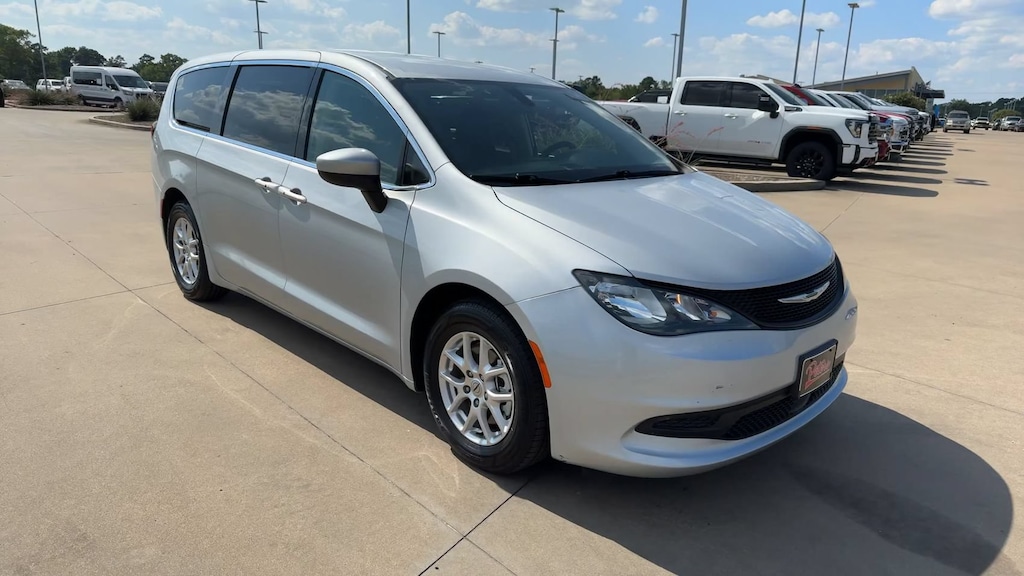 Used 2022 Chrysler Voyager LX LX FWD
