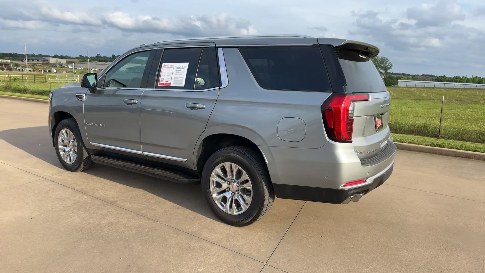 2025 GMC Yukon Denali - Photo 7