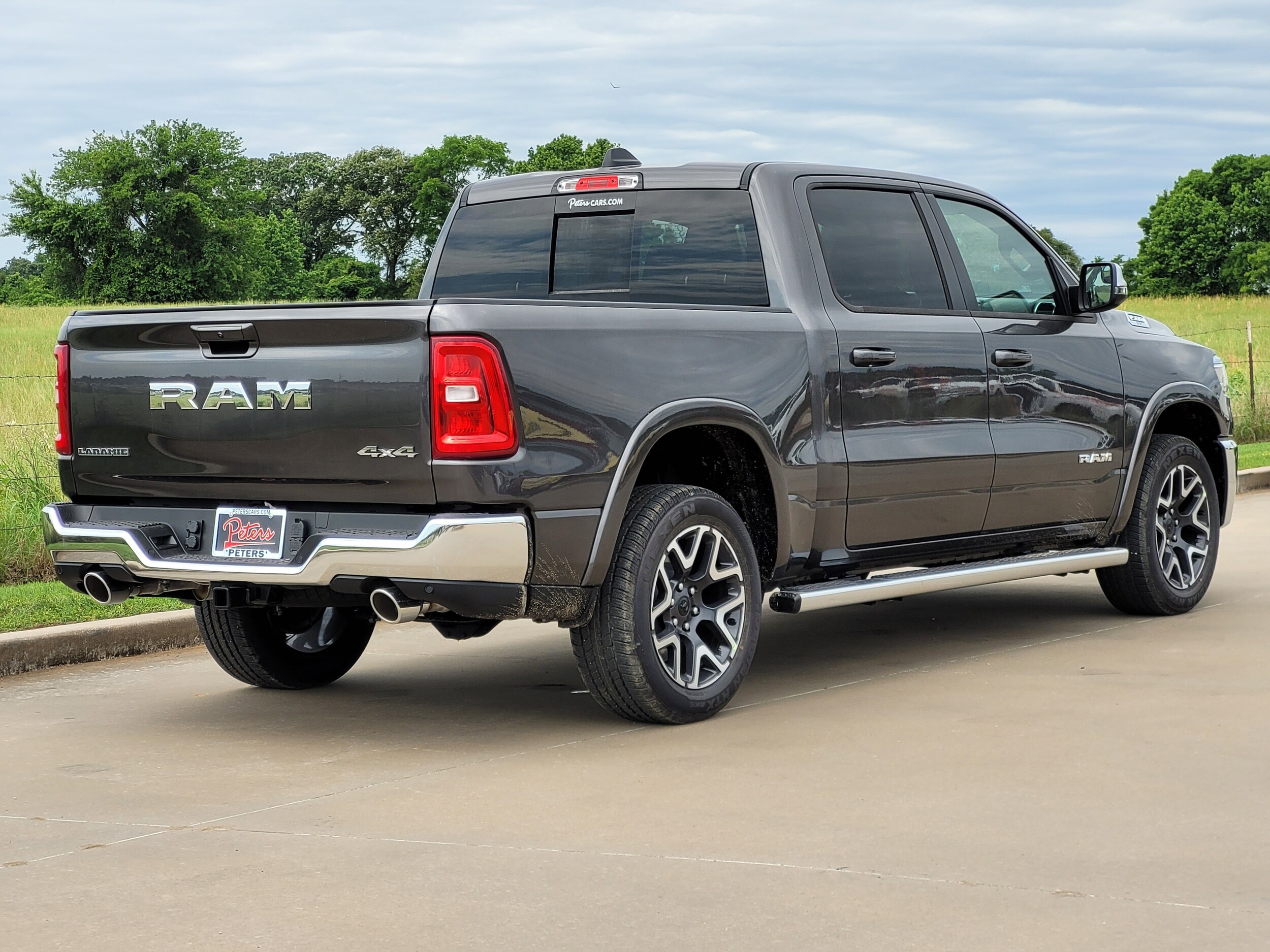 2025 Ram 1500 Laramie photo 3