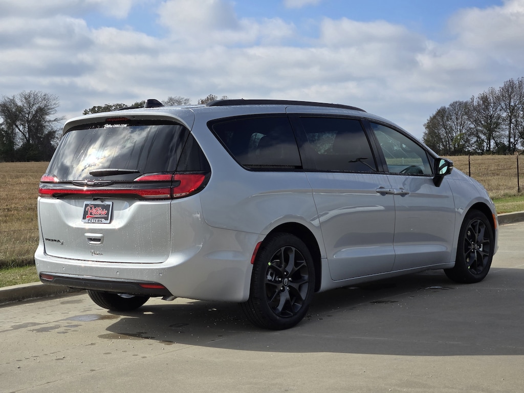 New 2026 Chrysler Pacifica Select Passenger Van