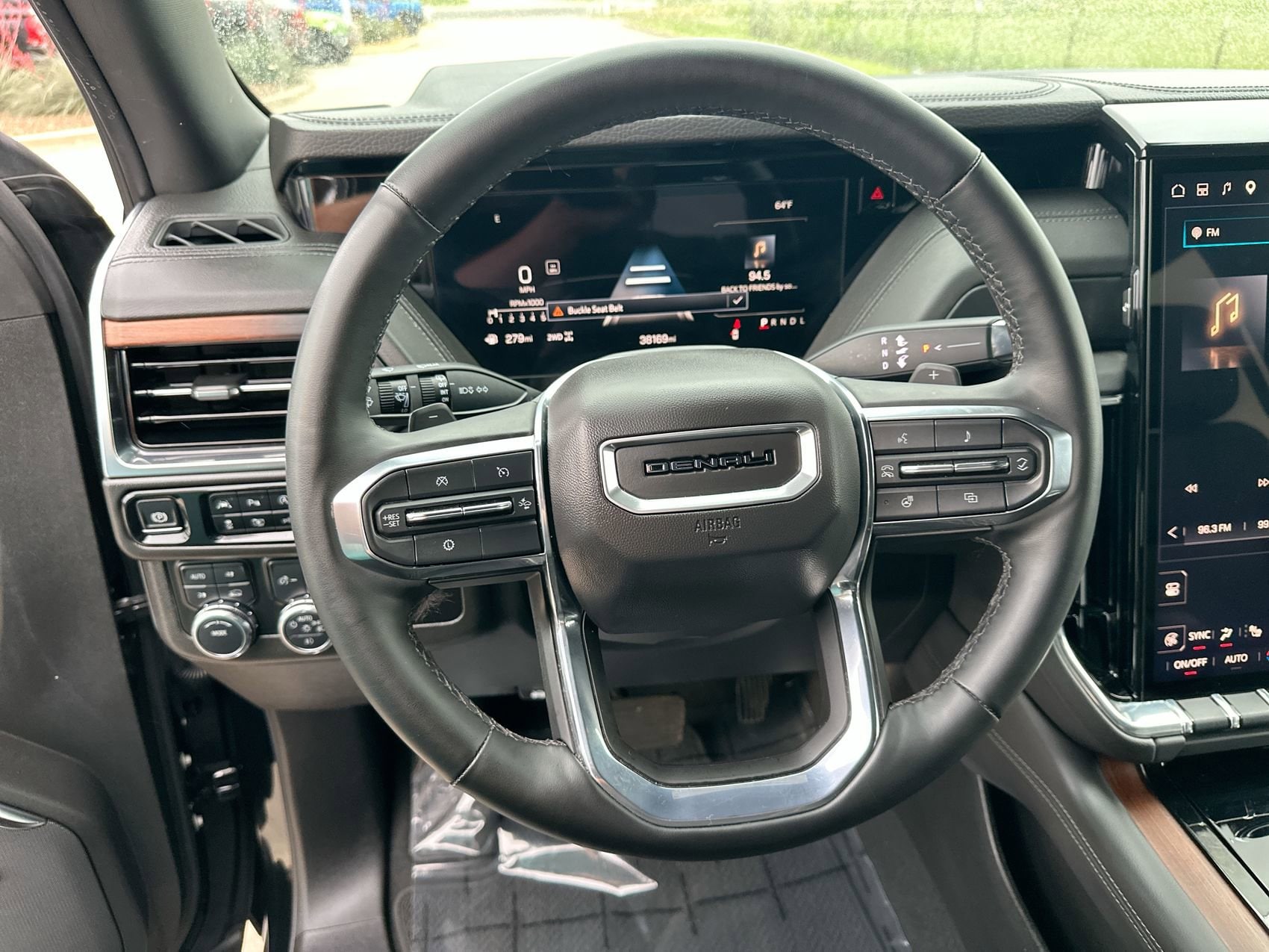 2025 GMC Yukon Denali - Photo 14