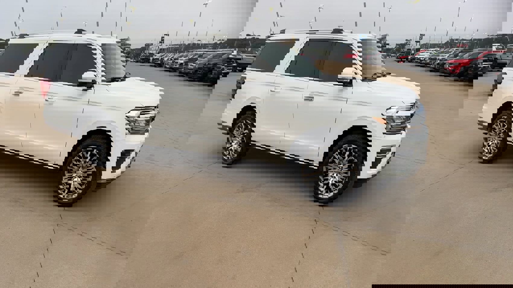 2022 Ford Expedition MAX Limited photo 3