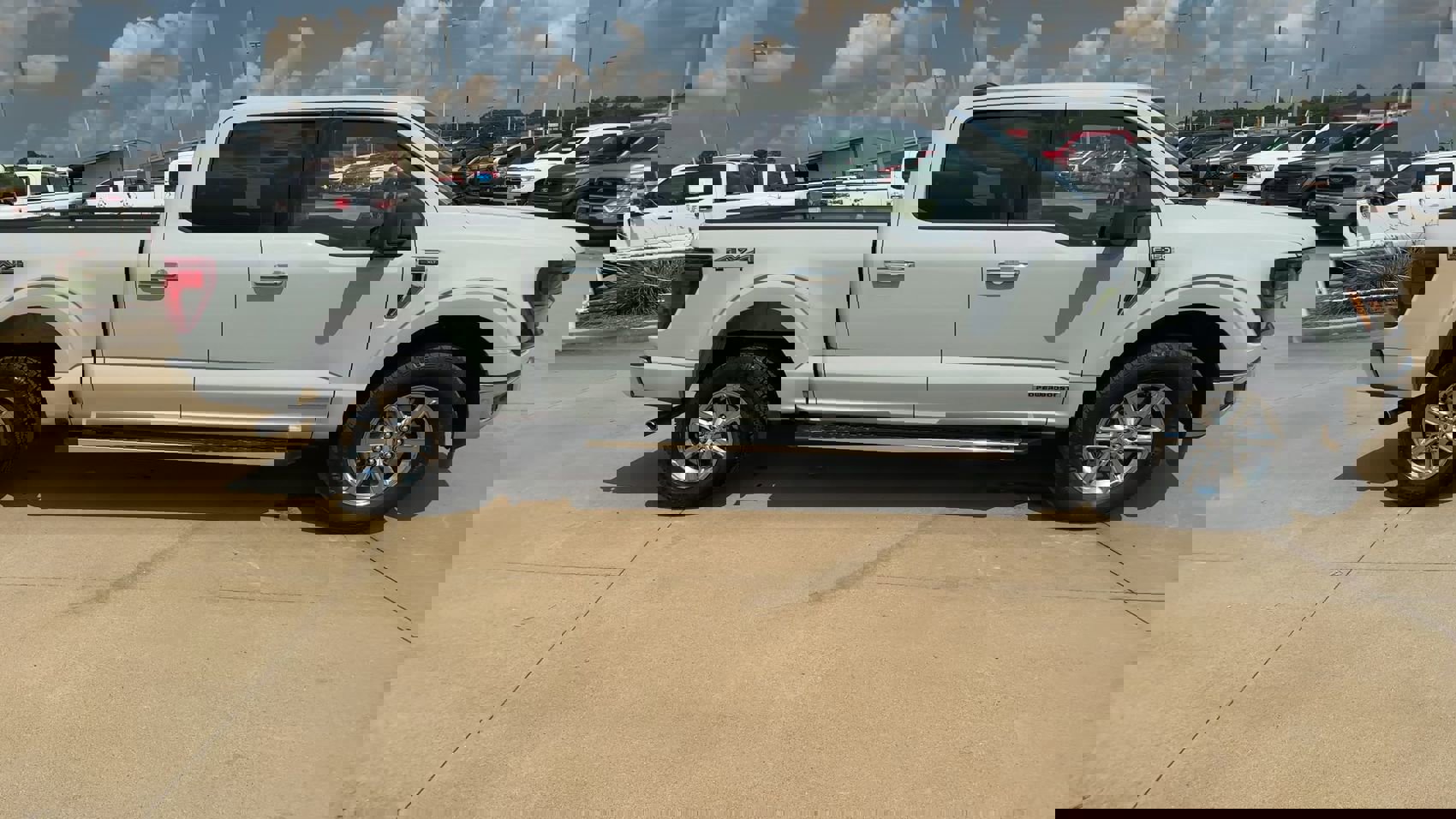 2024 Ford F-150 XLT photo 2