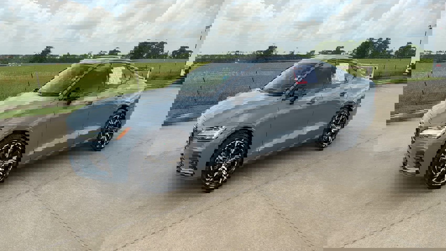 2024 Volvo S60 B5 AWD Plus photo 4