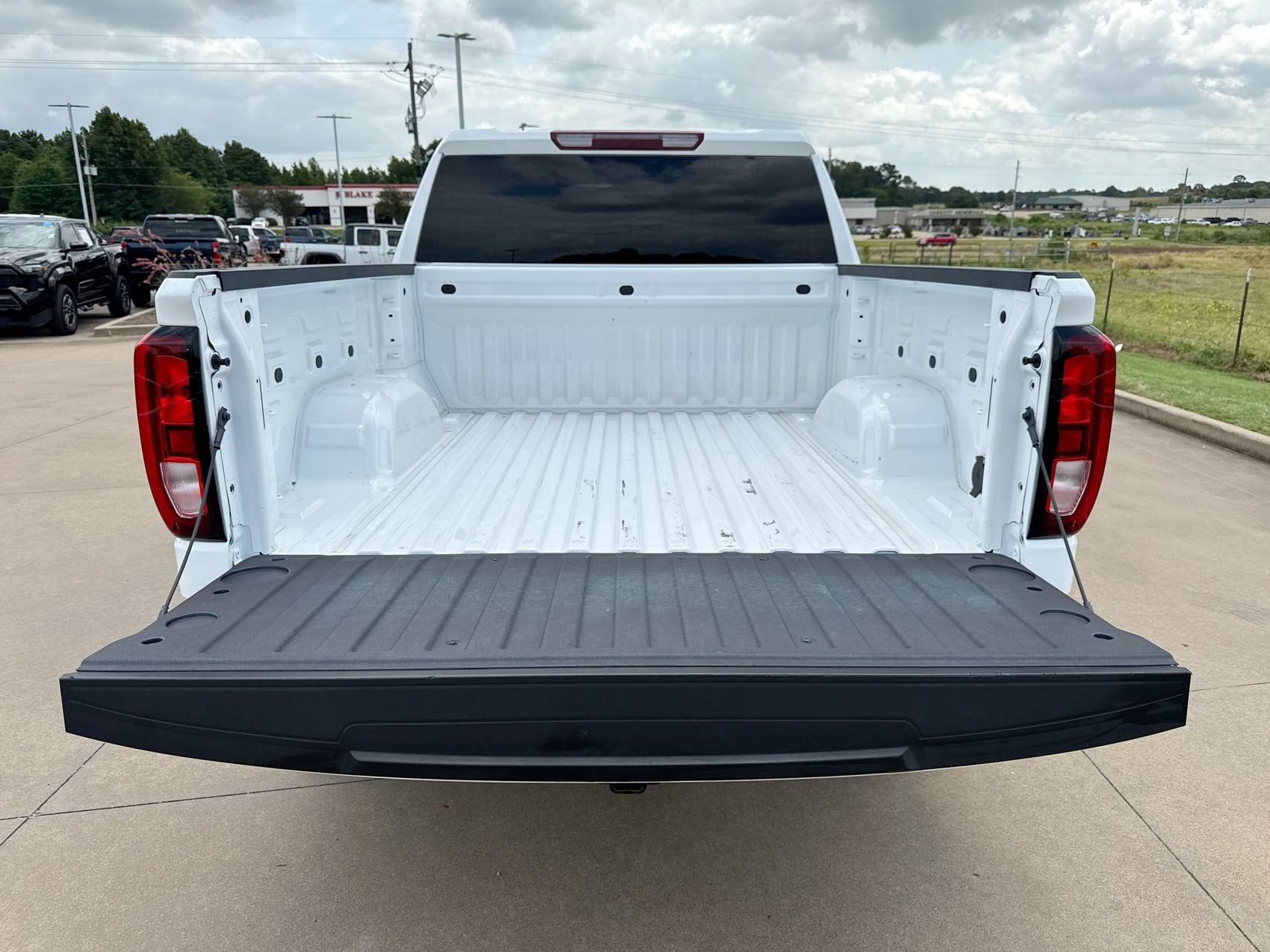 2025 GMC Sierra 1500 Elevation - Photo 23