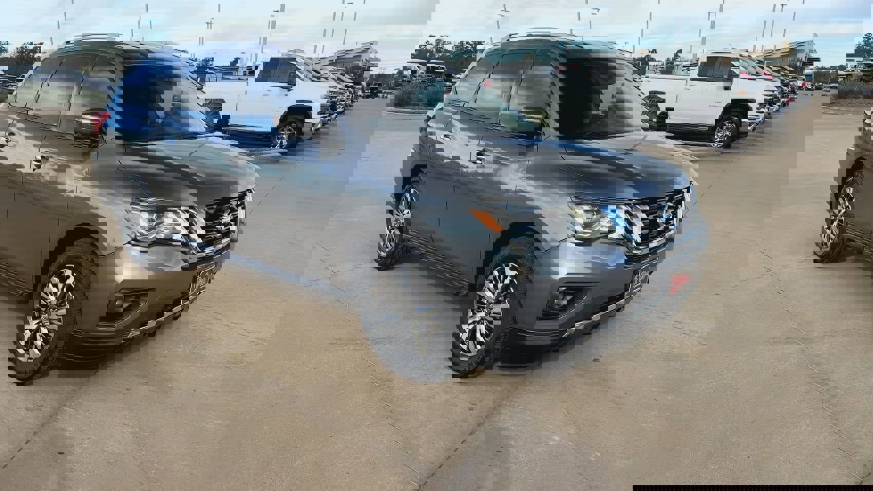 2020 Nissan Pathfinder SL photo 2