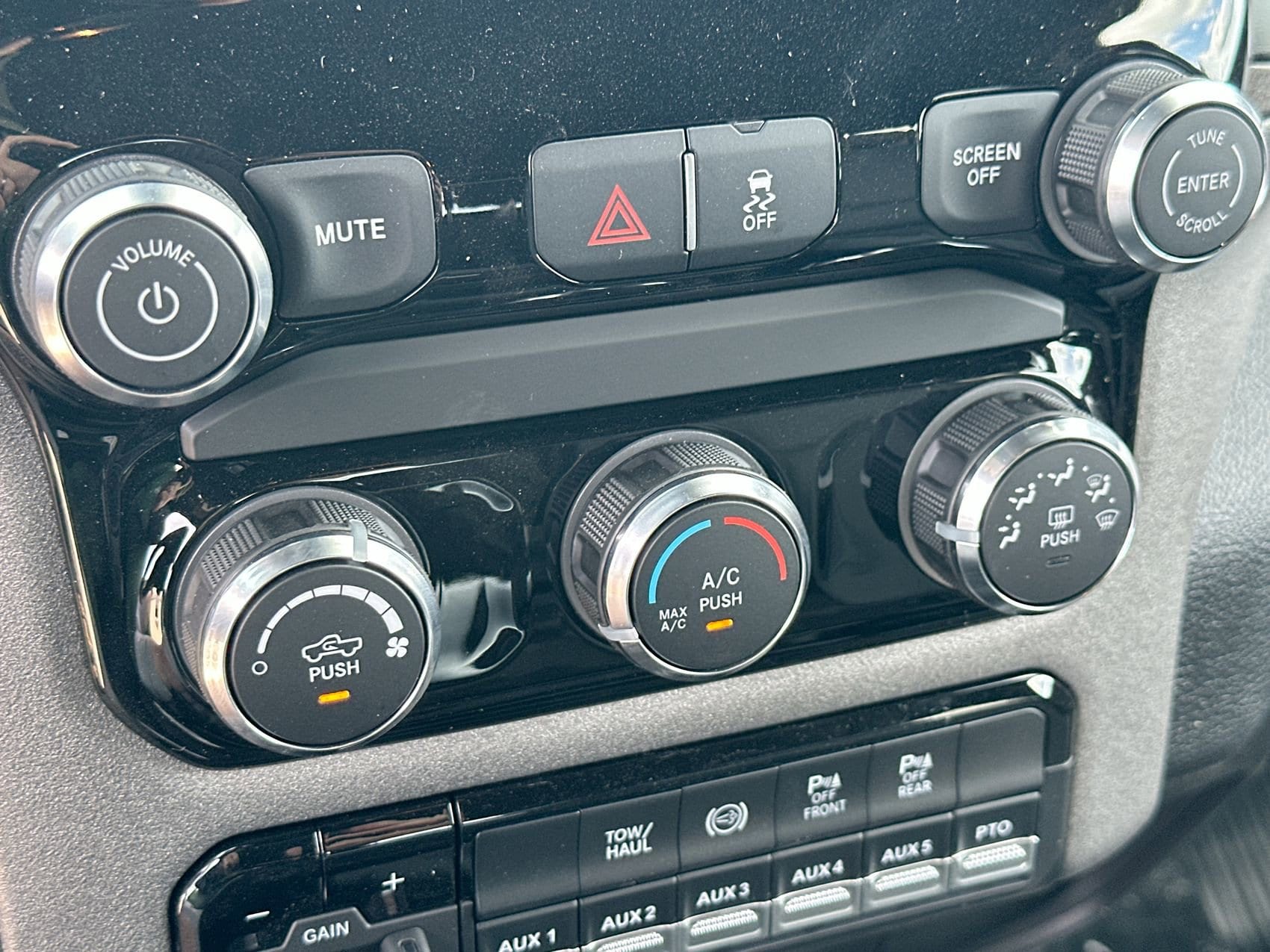 2026 RAM 3500 Chassis Tradesman - Photo 17