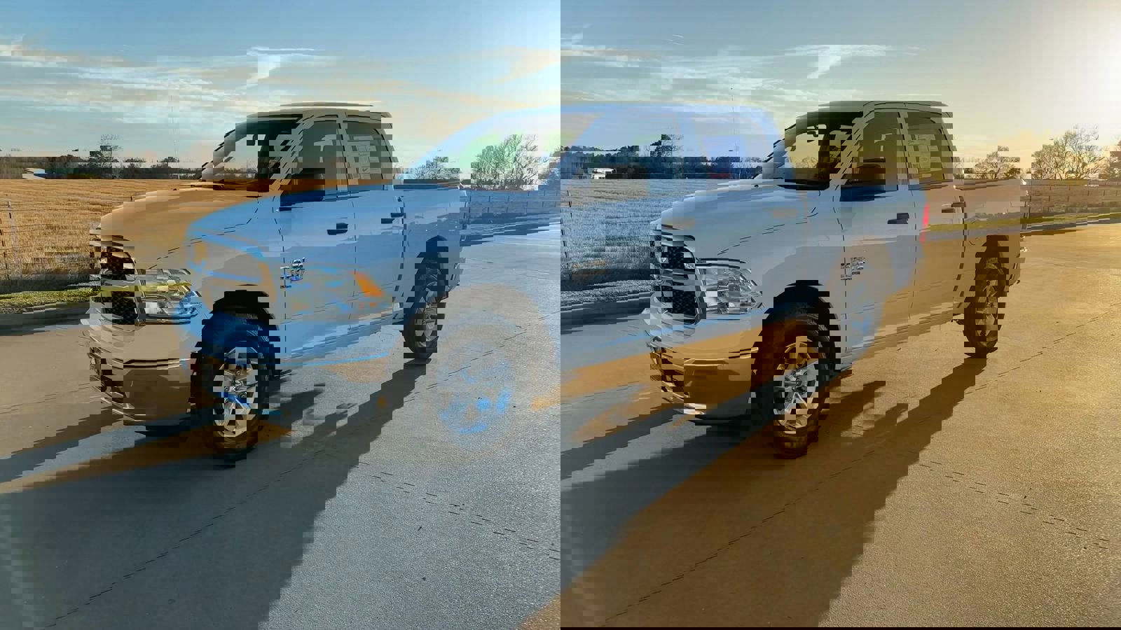 2022 Ram 1500 Classic SLT photo 4