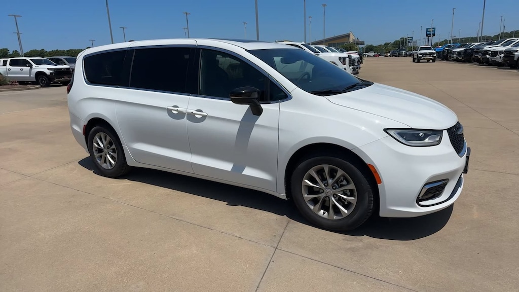 Used 2026 Chrysler Pacifica Limited Limited FWD