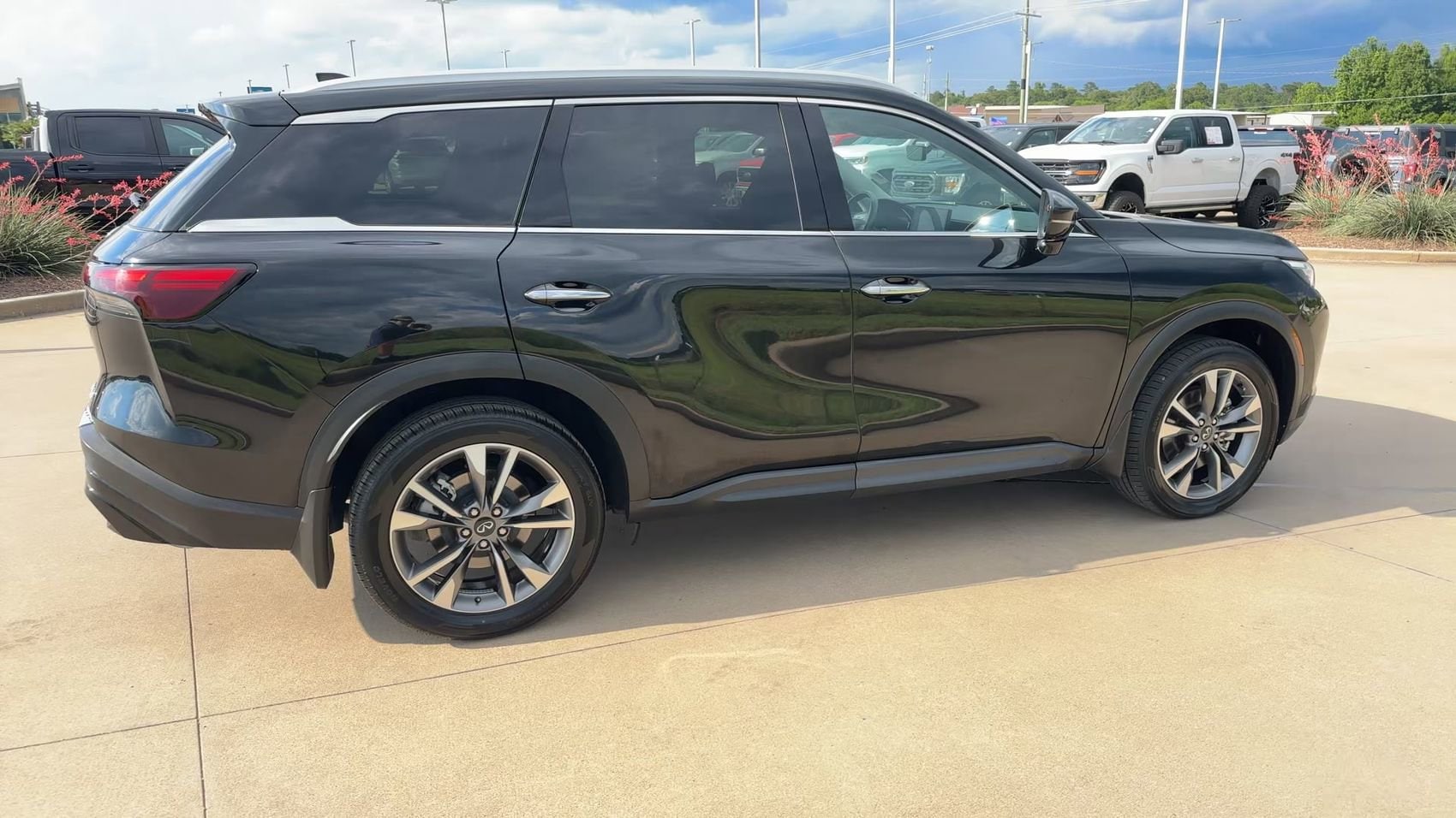2023 INFINITI QX60 LUXE - Photo 9