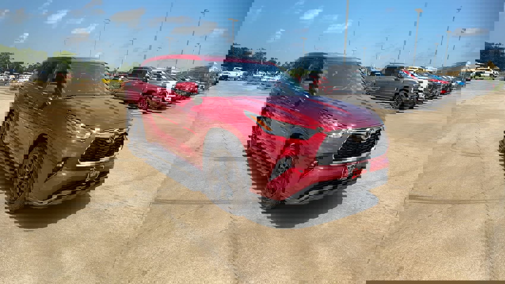 2024 Toyota Highlander LE photo 2