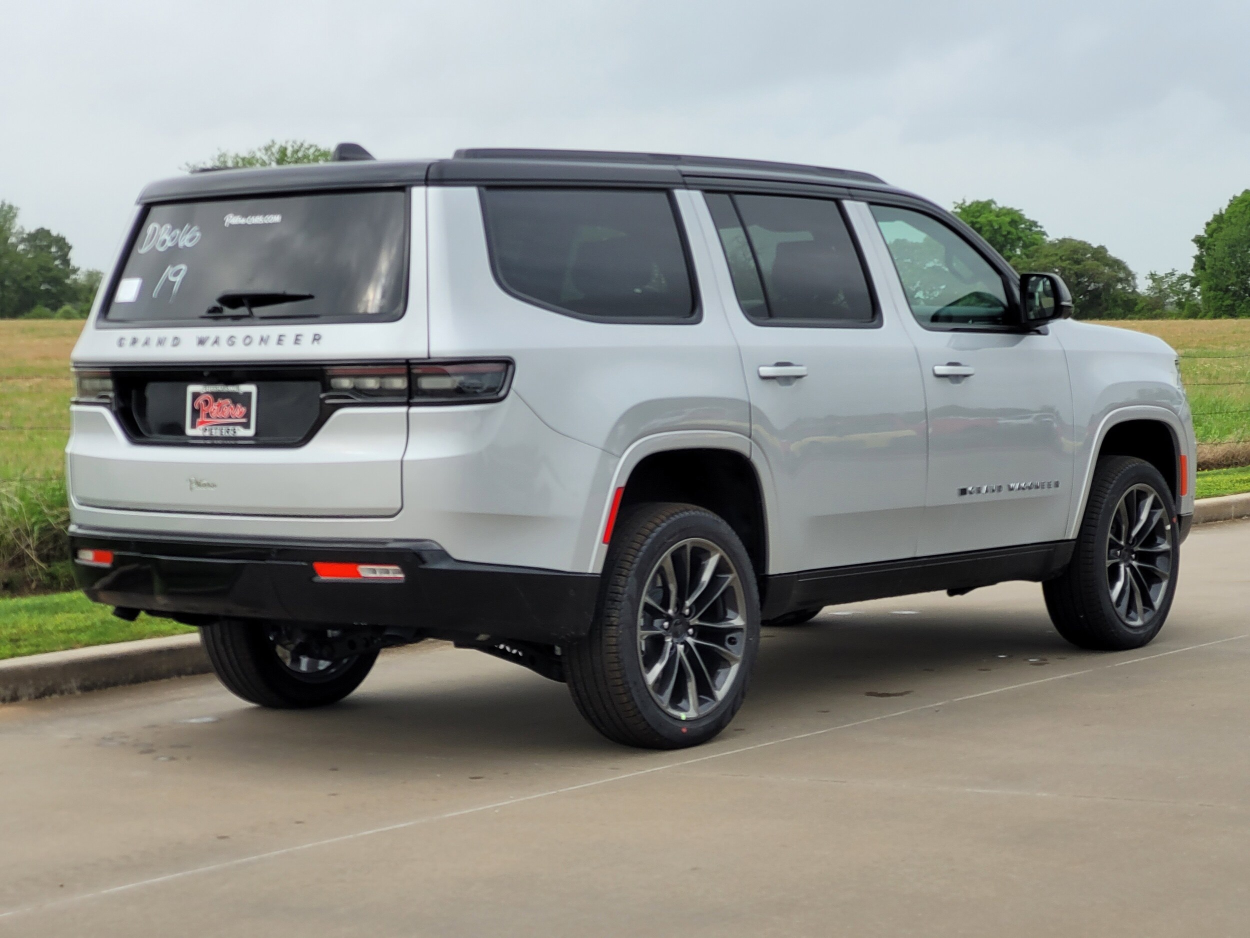 2025 Jeep Grand Wagoneer II photo 3