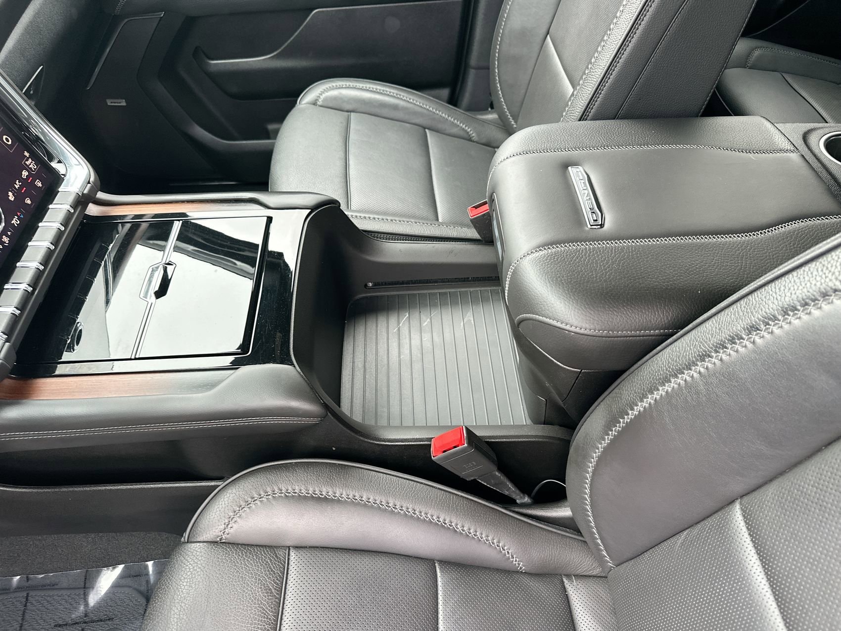 2025 GMC Yukon Denali - Photo 22