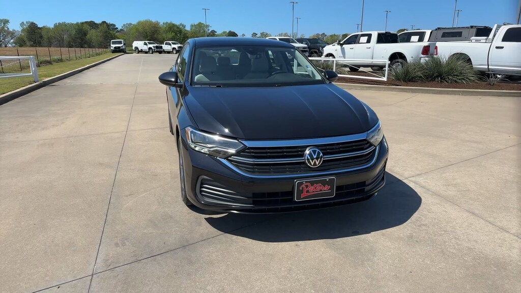 Used 2024 Volkswagen Jetta SE SE Auto