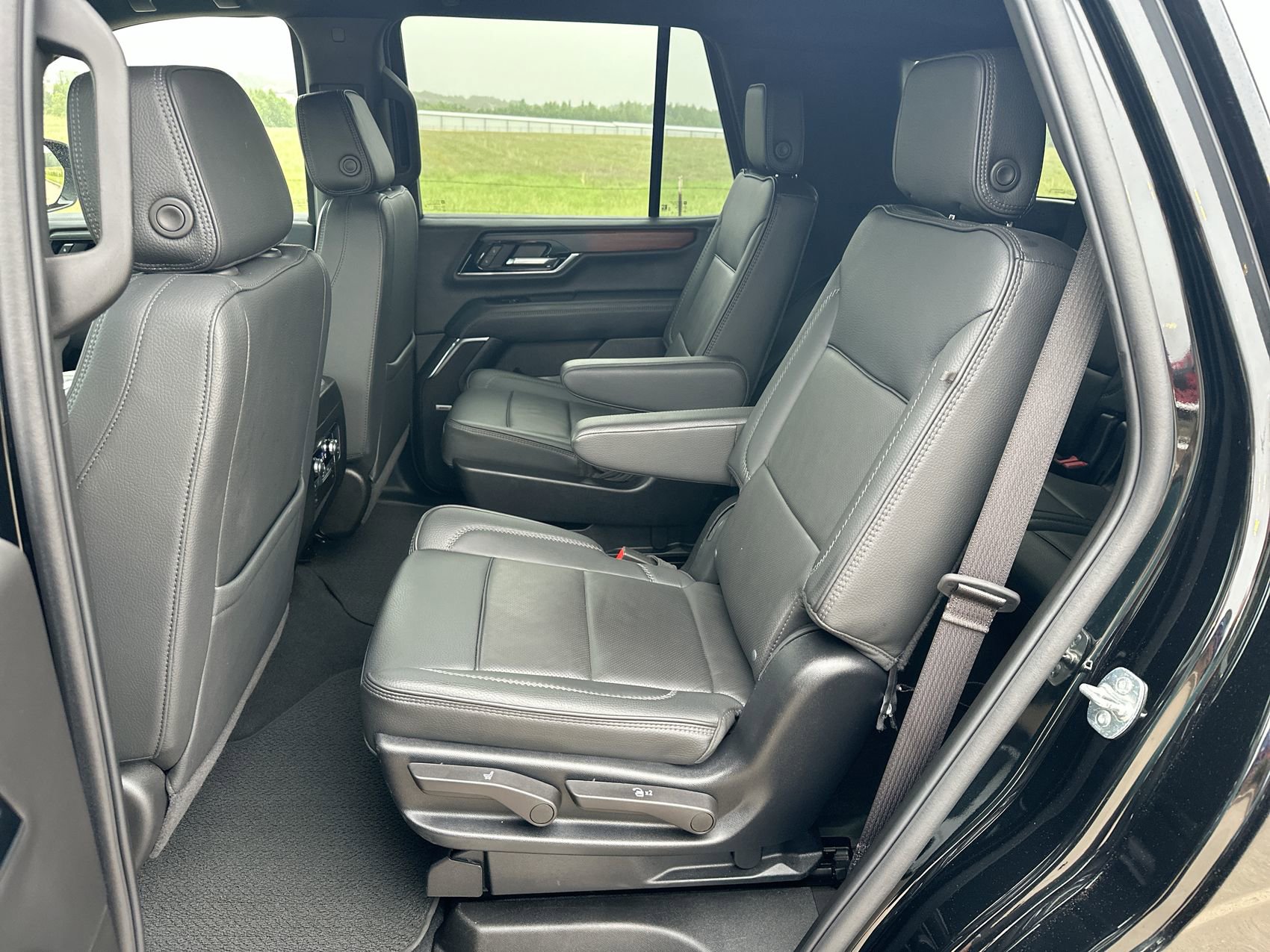 2025 GMC Yukon Denali - Photo 24