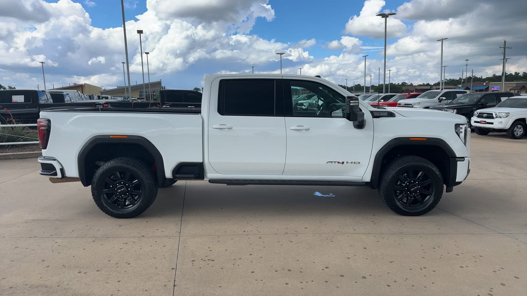 2024 GMC Sierra 2500HD AT4 - Photo 9