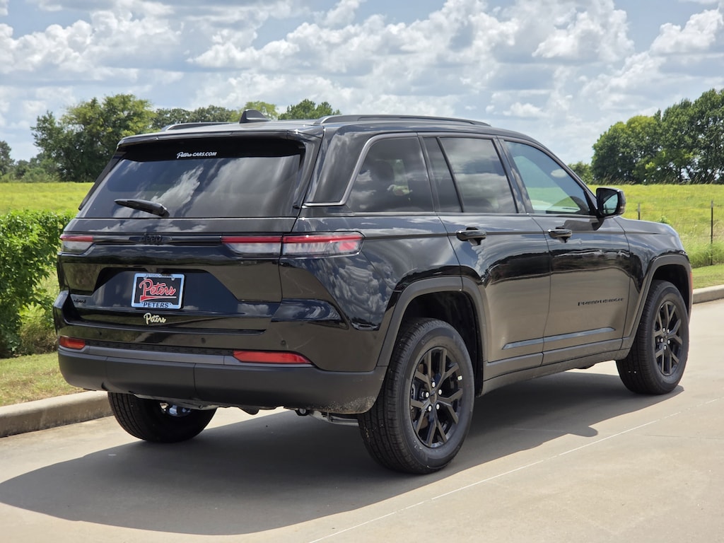 New 2026 Jeep Grand Cherokee Laredo Sport Utility