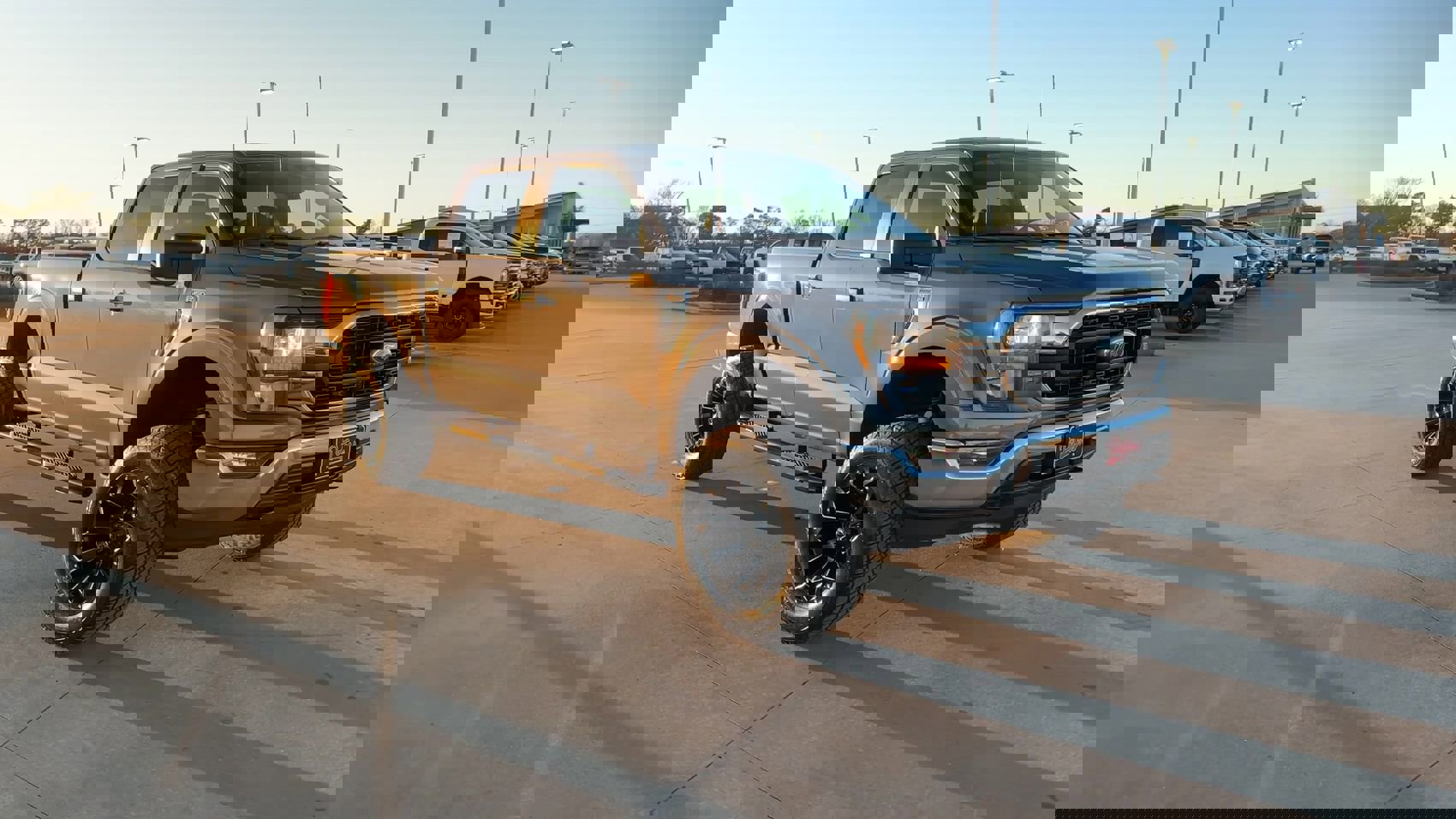 2023 Ford F-150 XLT photo 2