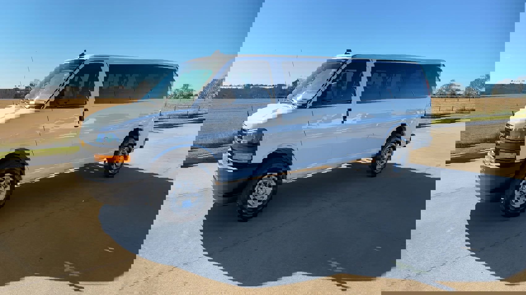 2023 Chevrolet Express Passenger LS photo 4