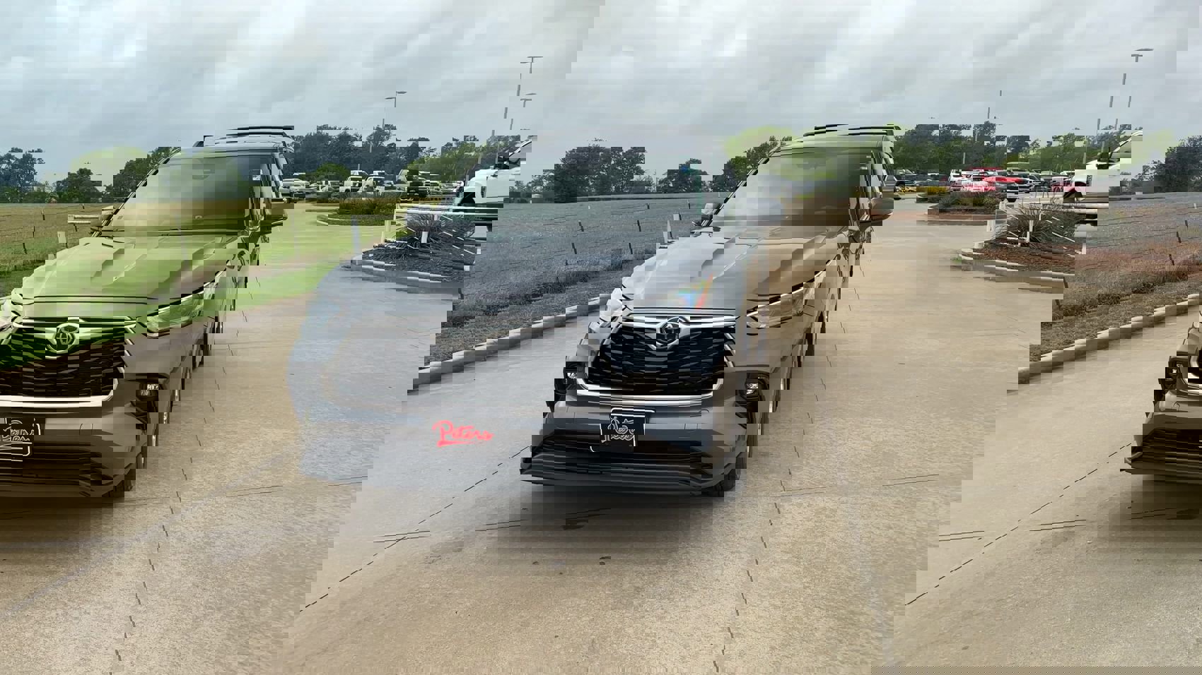 2023 Toyota Highlander L photo 3